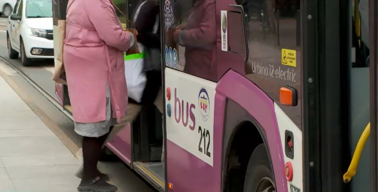 Primul oraș din România care interzice complet fumatul în stațiile de autobuz și în parcuri. Când se aplică noua regulă