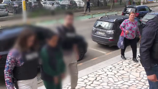 Patru hoți de buzunare s-au îmbogățit în patru luni. Câți bani au furat până să fie prinși