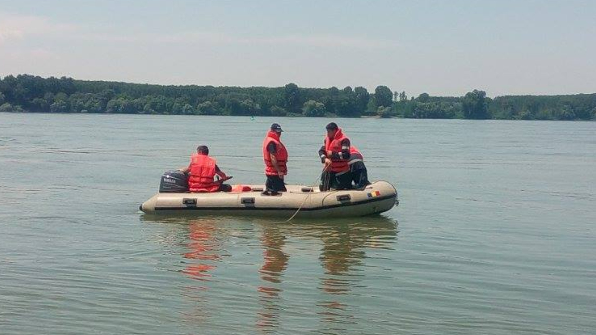 Accident naval pe Dunăre, în Dolj, între două ambarcaţiuni mici şi o barjă. Două persoane, de negăsit