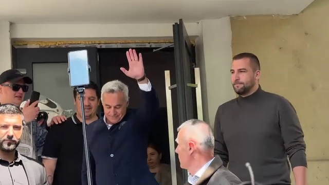 Călin Georgescu a mers la Poliție flancat de gărzi de corp. Nu a făcut nici o declarație