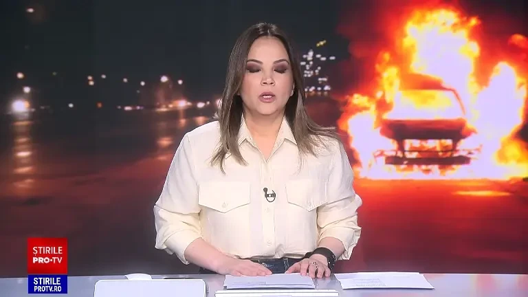 Un autoturism a fost cuprins de flăcări uriașe, în toiul nopții. Proprietarul mașinii spune că este o răzbunare din gelozie