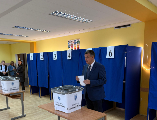 Eugen Tomac a votat la Chişinău: Am votat pentru un preşedinte cinstit, integru şi patriot! Ieşiţi la vot, români