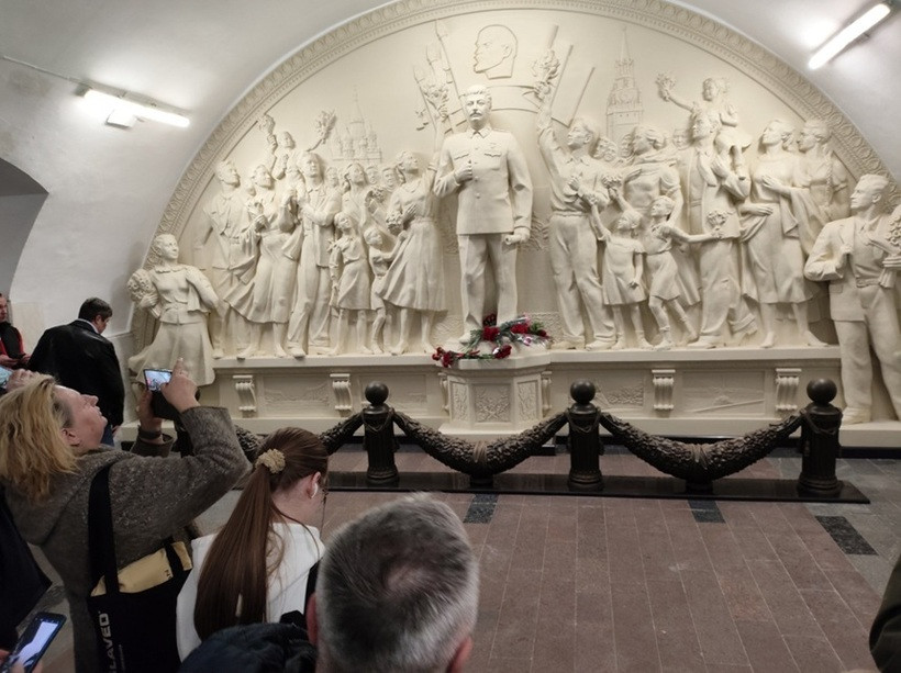 Rusia îl glorifică din nou pe sângerosul dictator Stalin. ”Întoarcerea simbolurilor este un scuipat în faţa istoriei”