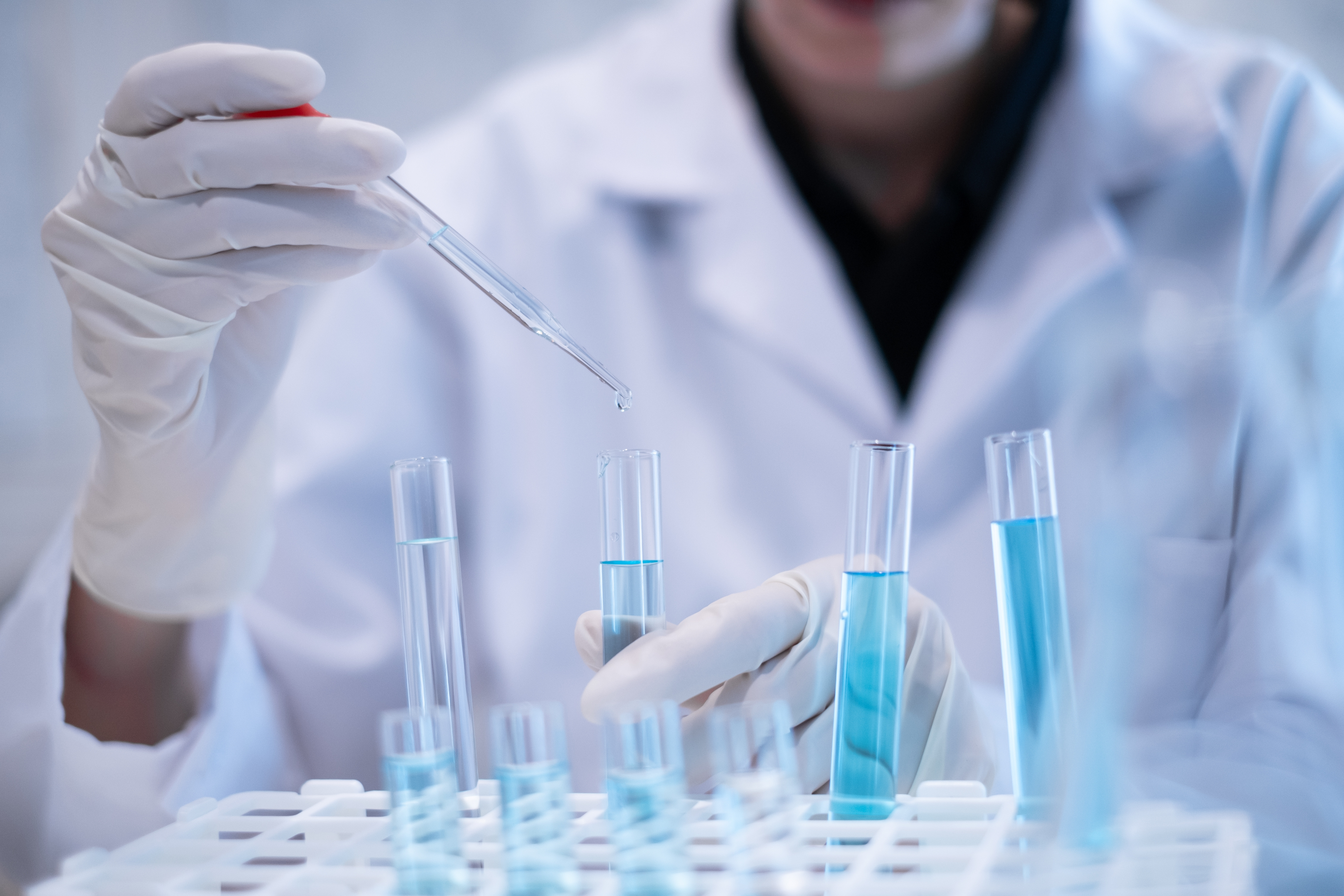 Visul milenar al alchimiștilor a fost îndeplinit. Cum au reușit cercetătorii de la CERN să transforme plumbul în aur