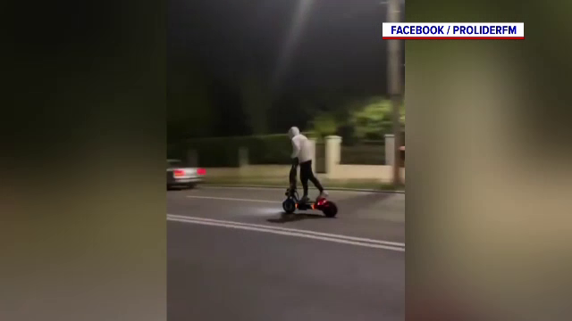 Un tânăr a reușit să fugă cu o trotinetă de polițiștii care îl urmăreau cu mașina. Imaginile au devenit virale