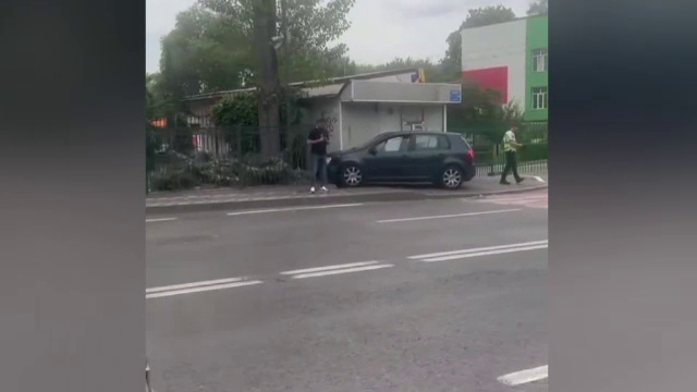 Accident grav în Brăila. Trei adolescenți au fost loviți pe trotuar de o mașină scăpată de sub control