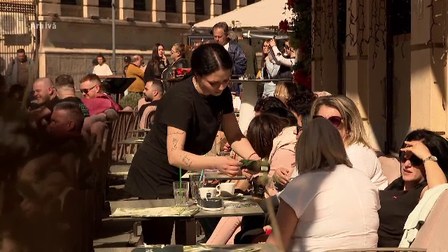 Românii printre europenii care petrec cele mai multe ore la muncă: „Sunt foarte multe, 10-12 ore de muncă zilnic”