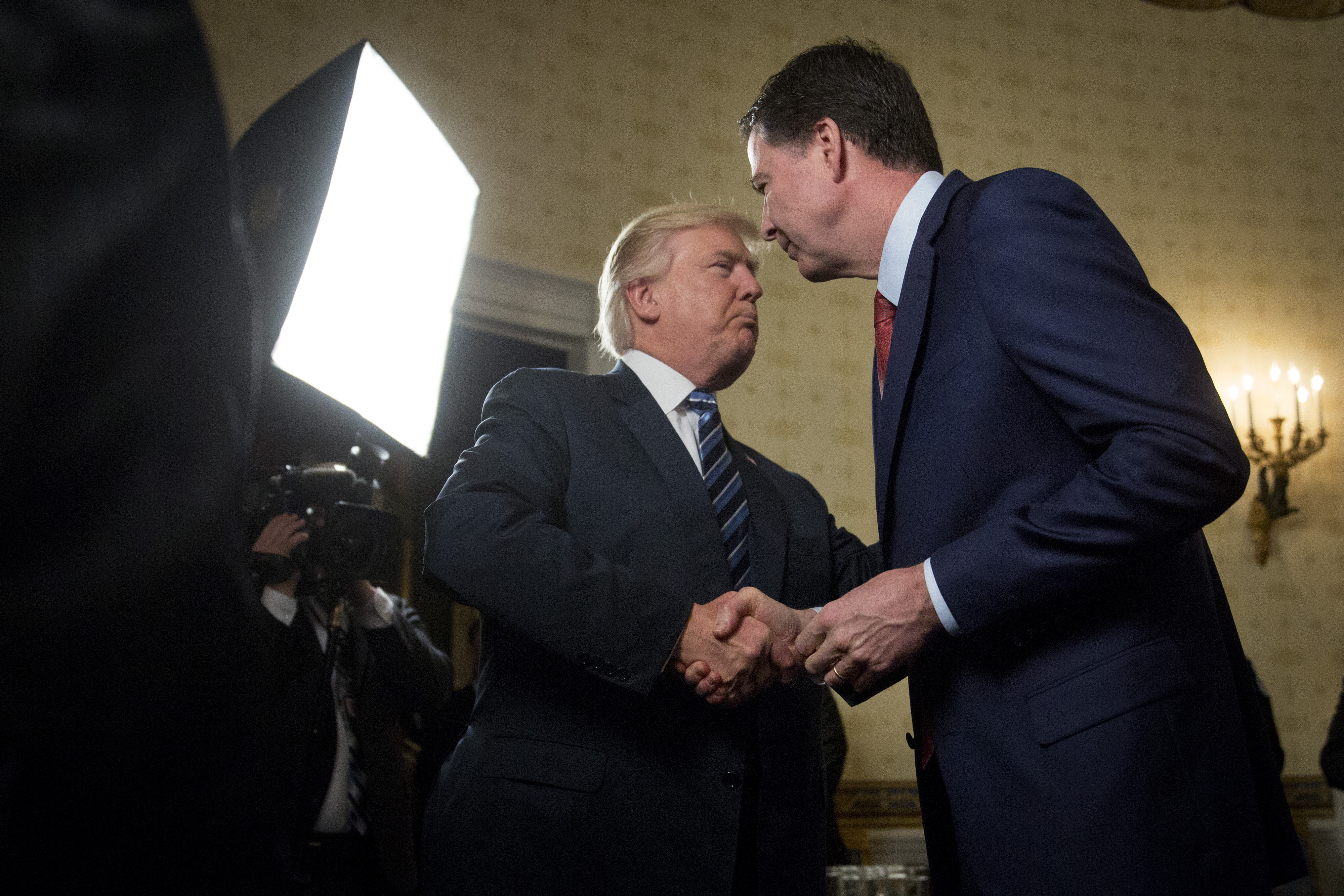 Trump îl acuză pe fostul director FBI că a cerut asasinarea sa printr-un mesaj codificat cu scoici