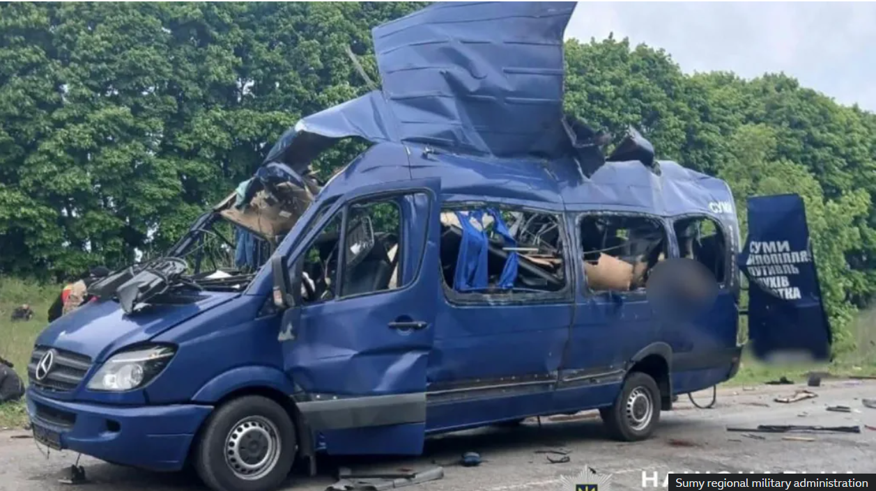 Rusia a ucis 9 oameni după ce a atacat un microbuz care evacua civili din Ucraina. Masacrul, în timp ce ”negociază” pacea