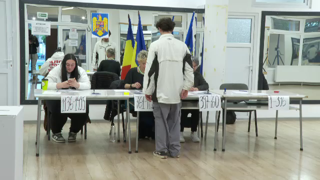 Zi istorică. Ce spun românii care au votat imediat după deschiderea secțiilor. „Nici n-am mâncat”
