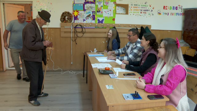 Mesajul unui român de 103 ani care a mers hotărât la vot. „Poate vom brodi vreun președinte mai bun”