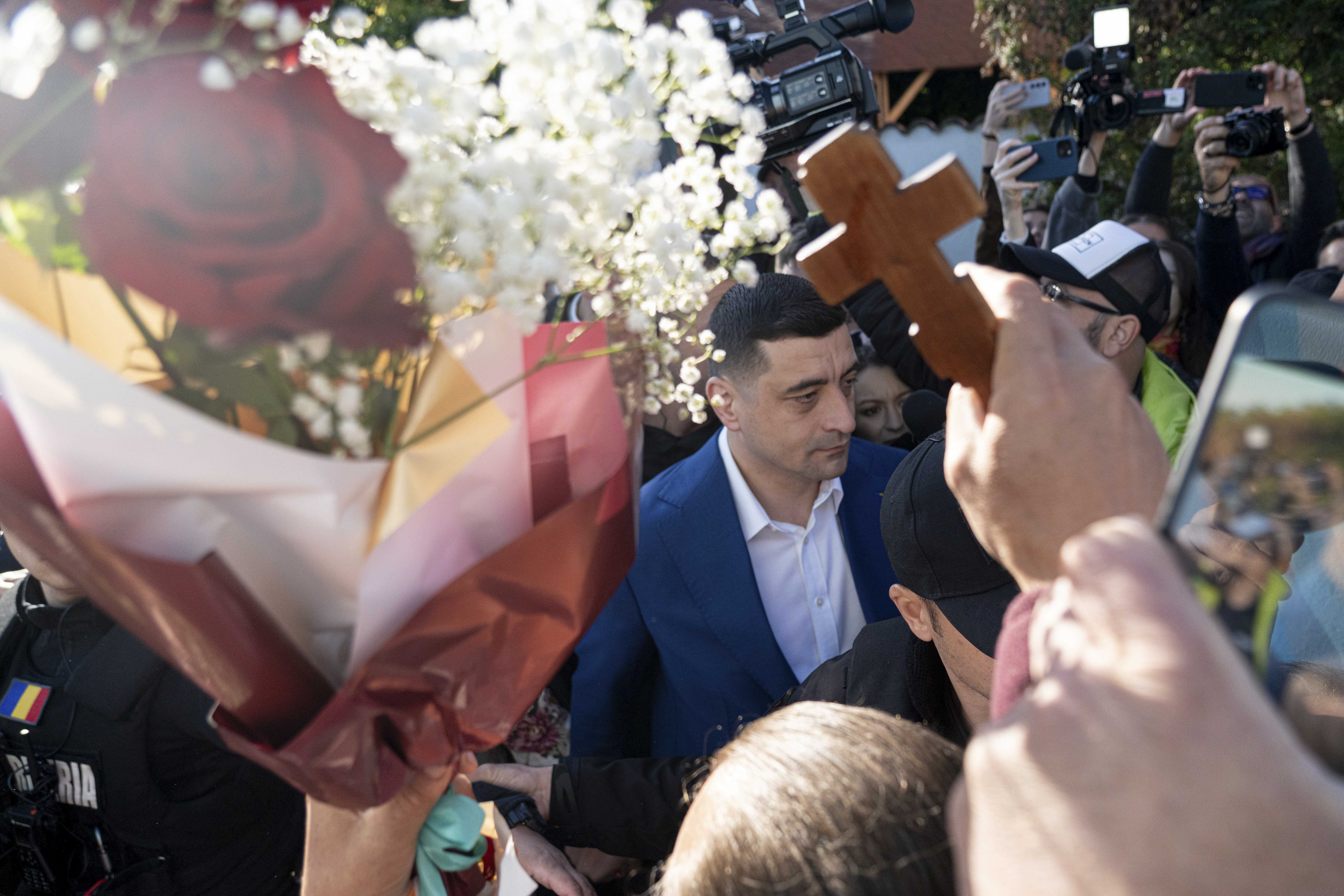 Cum s-au văzut alegerile prezidențiale 2025: Ziua decisivă pentru România, surprinsă în imagini