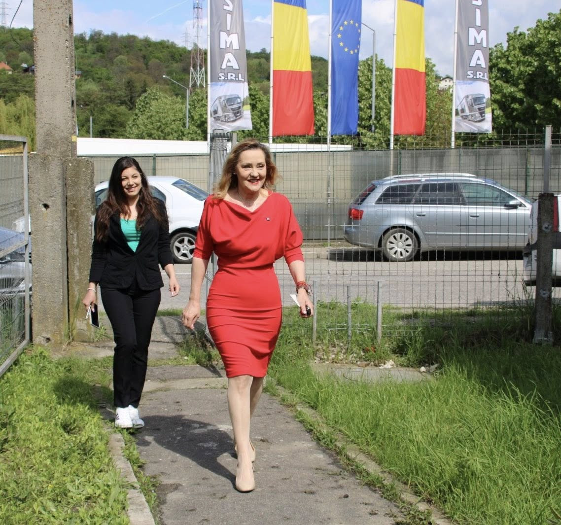 Elena Lasconi: Am votat cu sufletul împăcat şi cu speranţa că România îşi va păstra direcţia europeană