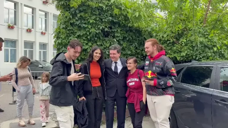 Motivul pentru care Nicușor Dan s-a dus personal într-o secție de votare din București: ”S-au schimbat obiceiurile de vot”