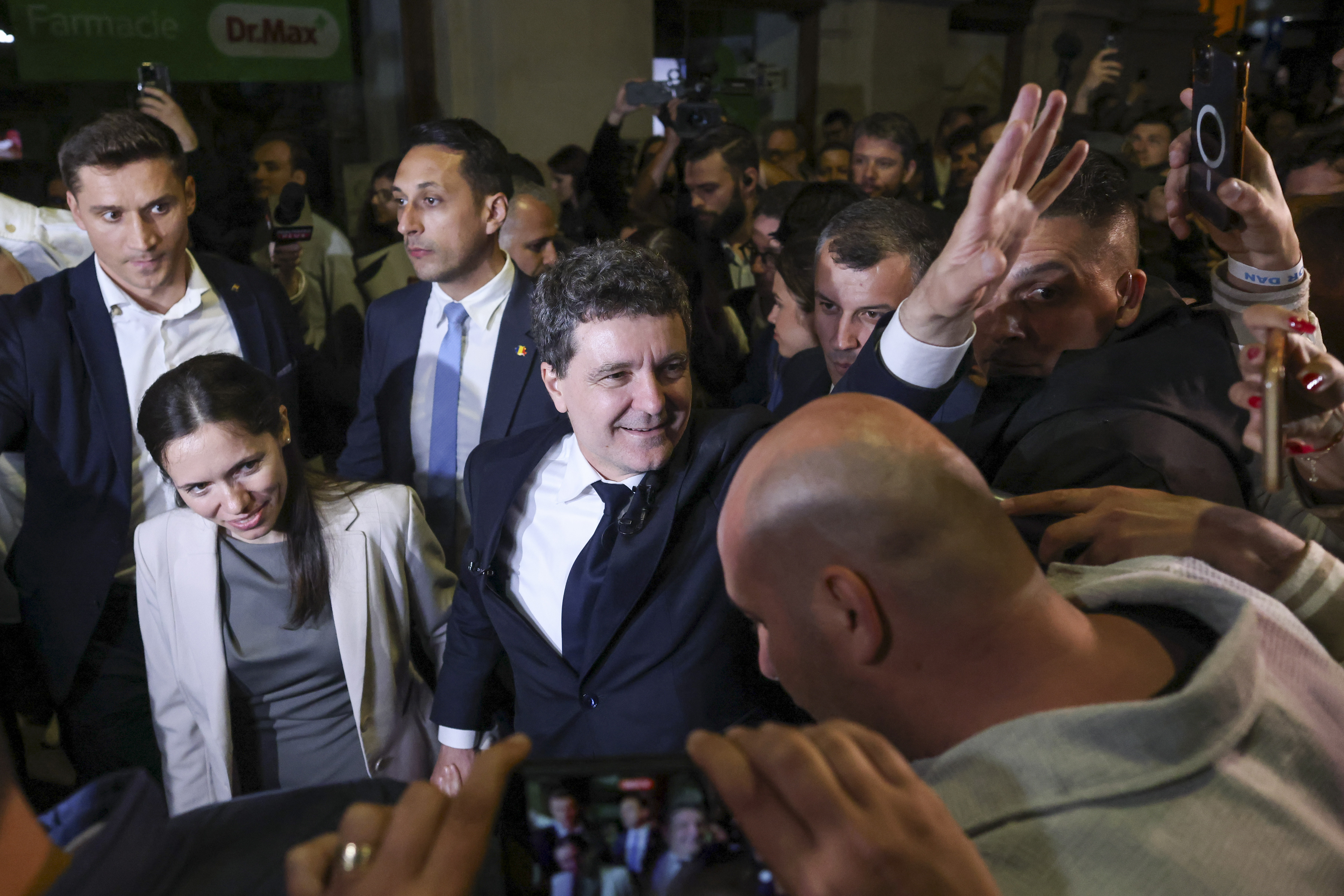 Detaliul remarcat de Reuters care i-a adus victoria lui Nicușor Dan în alegerile prezidențiale