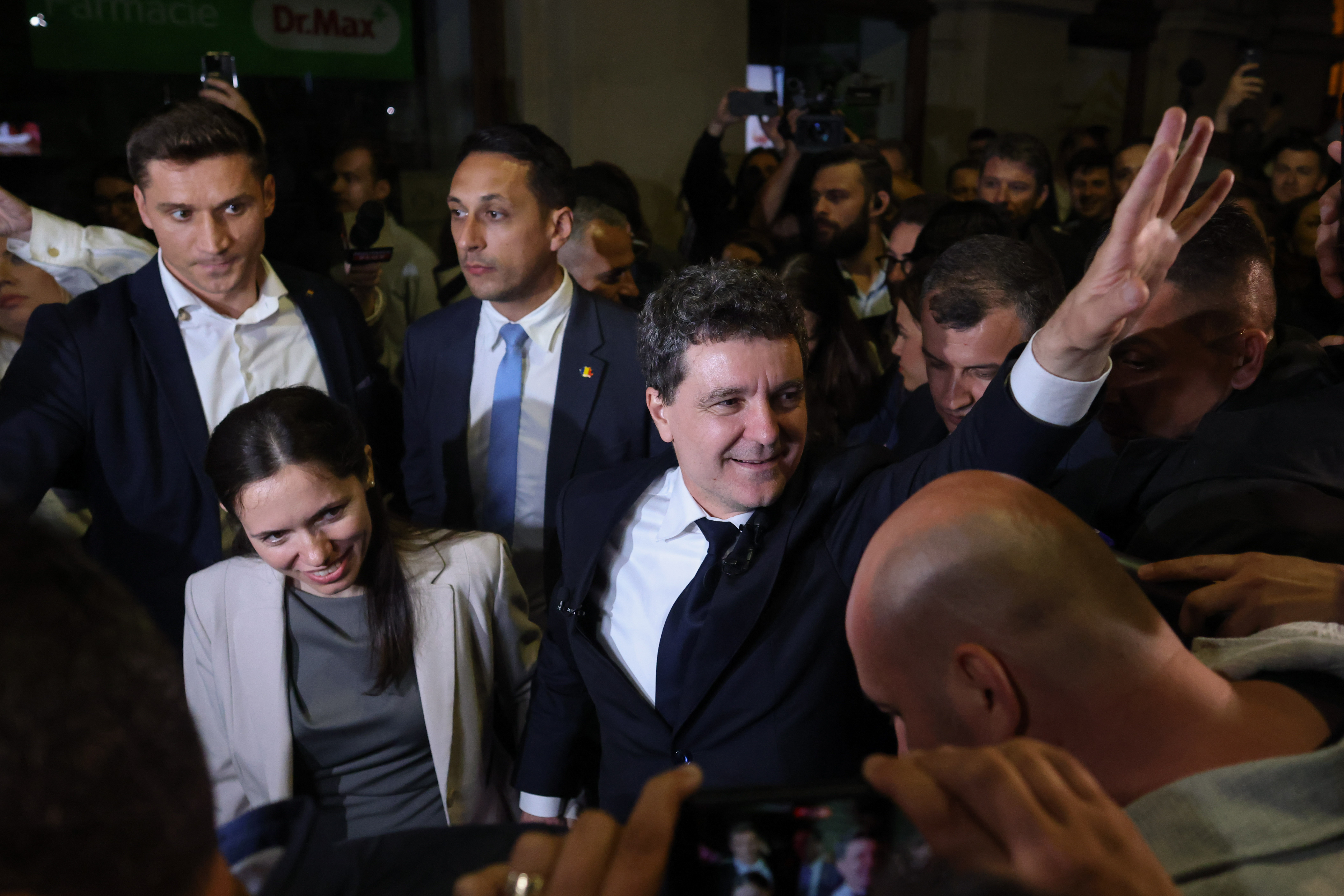 Cea mai bună universitate din Franța îl felicită pe Nicușor Dan, fostul său student care a devenit președintele României