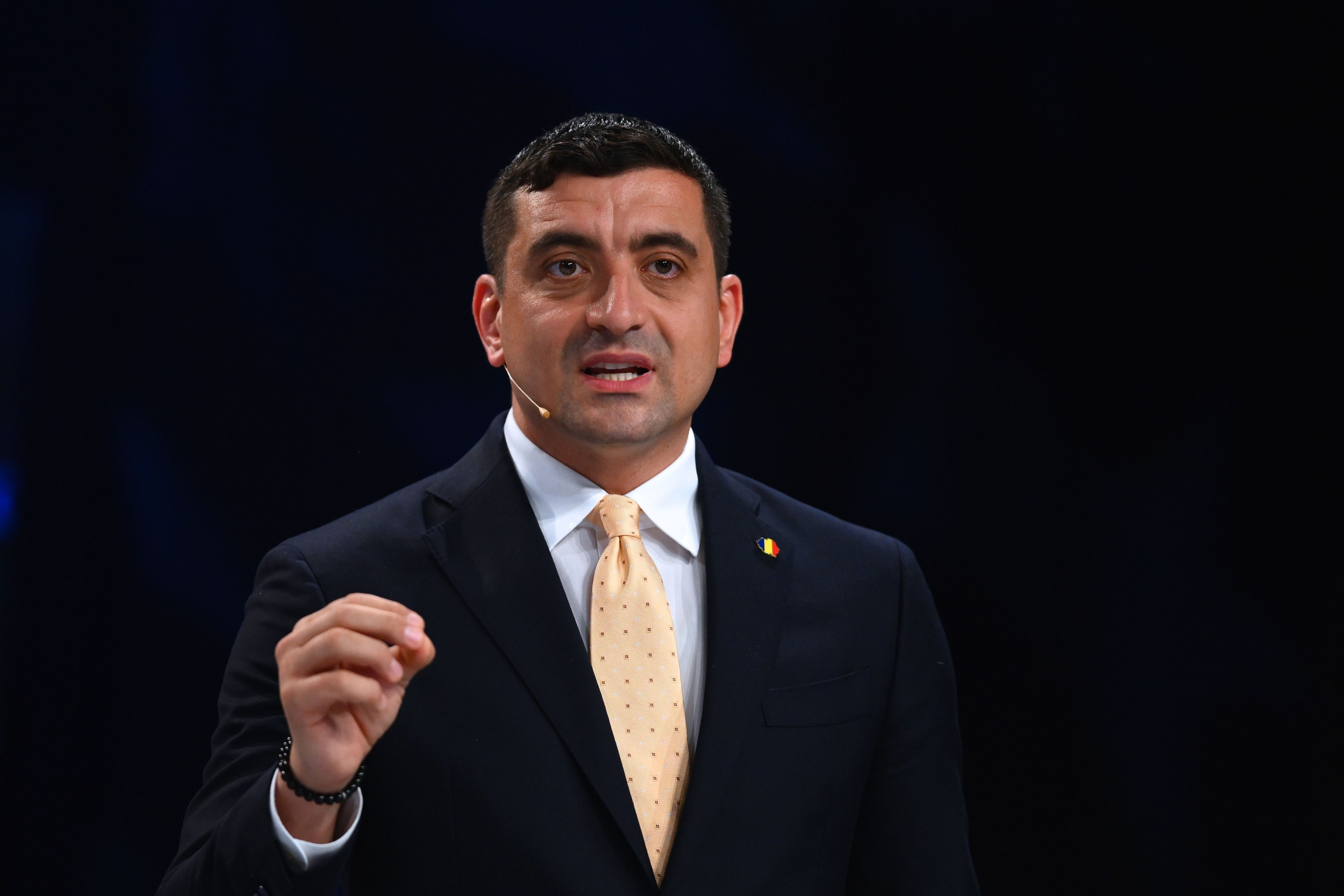 Simion acuză, fără dovezi, o fraudă masivă în R. Moldova, unde are interzis: 100 mil. de euro pentru voința românilor