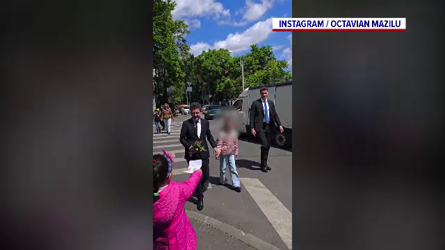 Cum a fost surprins Nicușor Dan alături de fiica sa, după victoria la alegerile prezidențiale. Imaginile au devenit virale