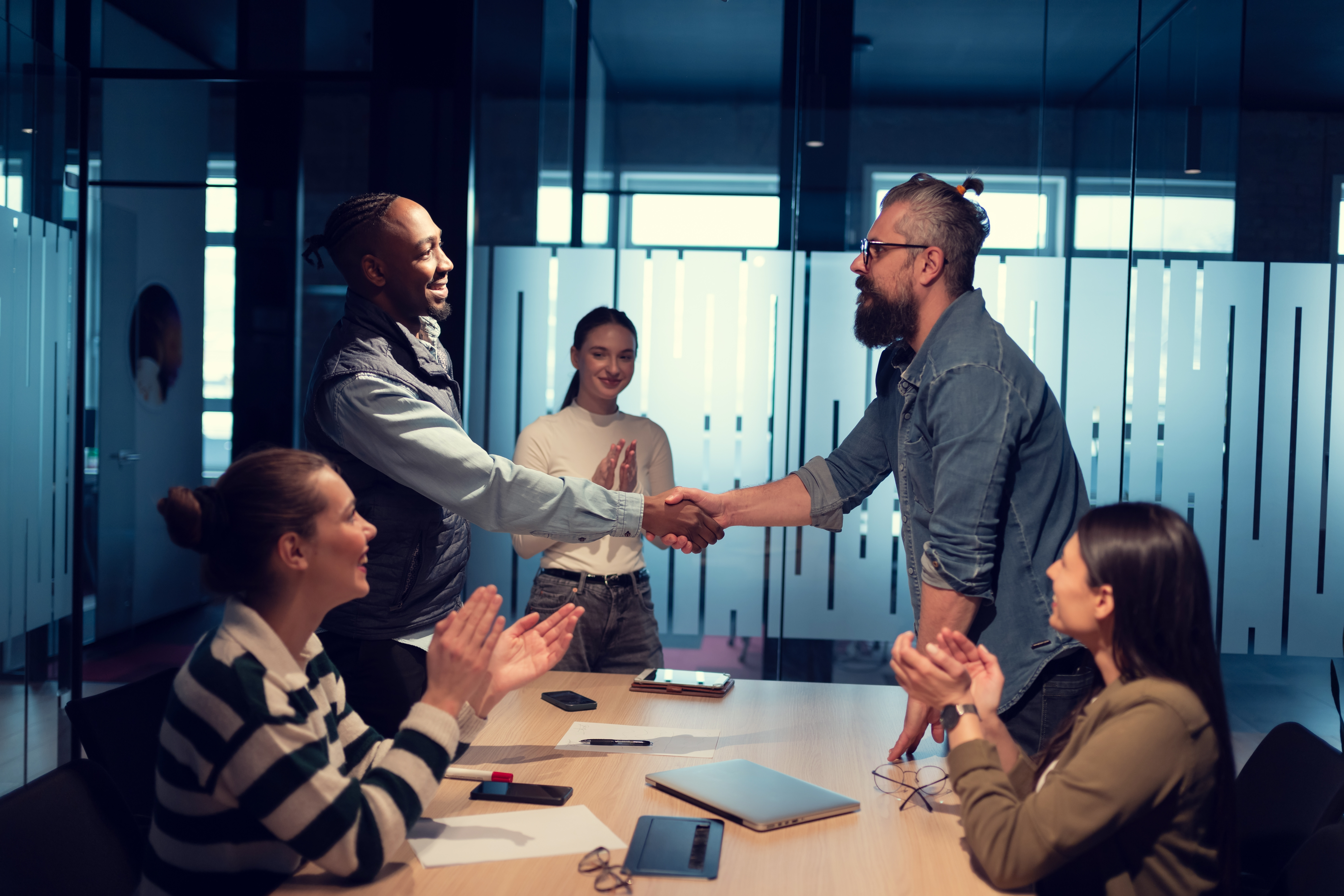 Angajații loiali ar putea obține 15% din profitul companiei la care lucrează, fără taxe. Proiect de lege depus în parlament