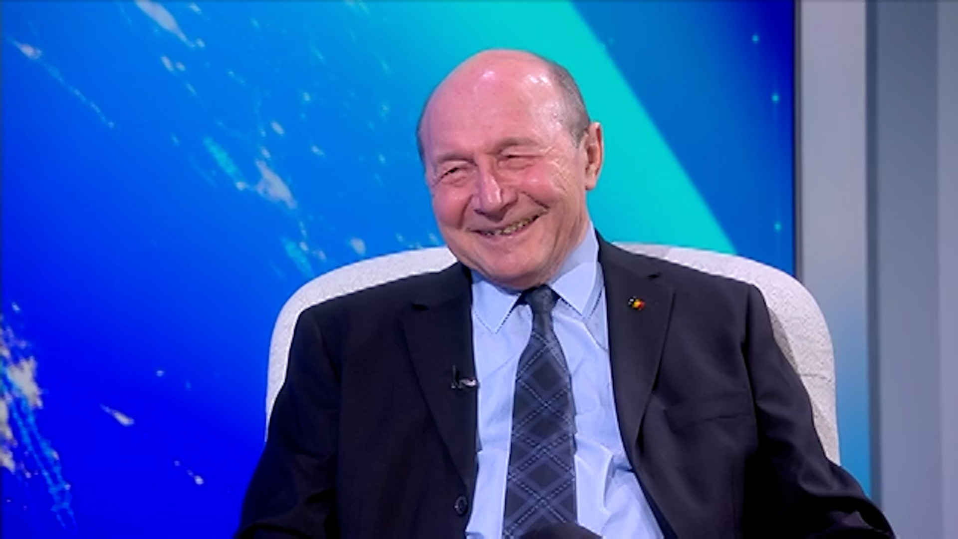 Băsescu: „Dacă Simion apucă să vorbească cu Meloni, îi scoate prostiile din cap. S-au întâlnit, dar n-au apucat să vorbească”