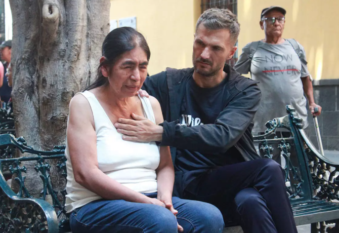 Un român stabilit în Mexic "vindecă" durerile oamenilor. Ce metodă folosește