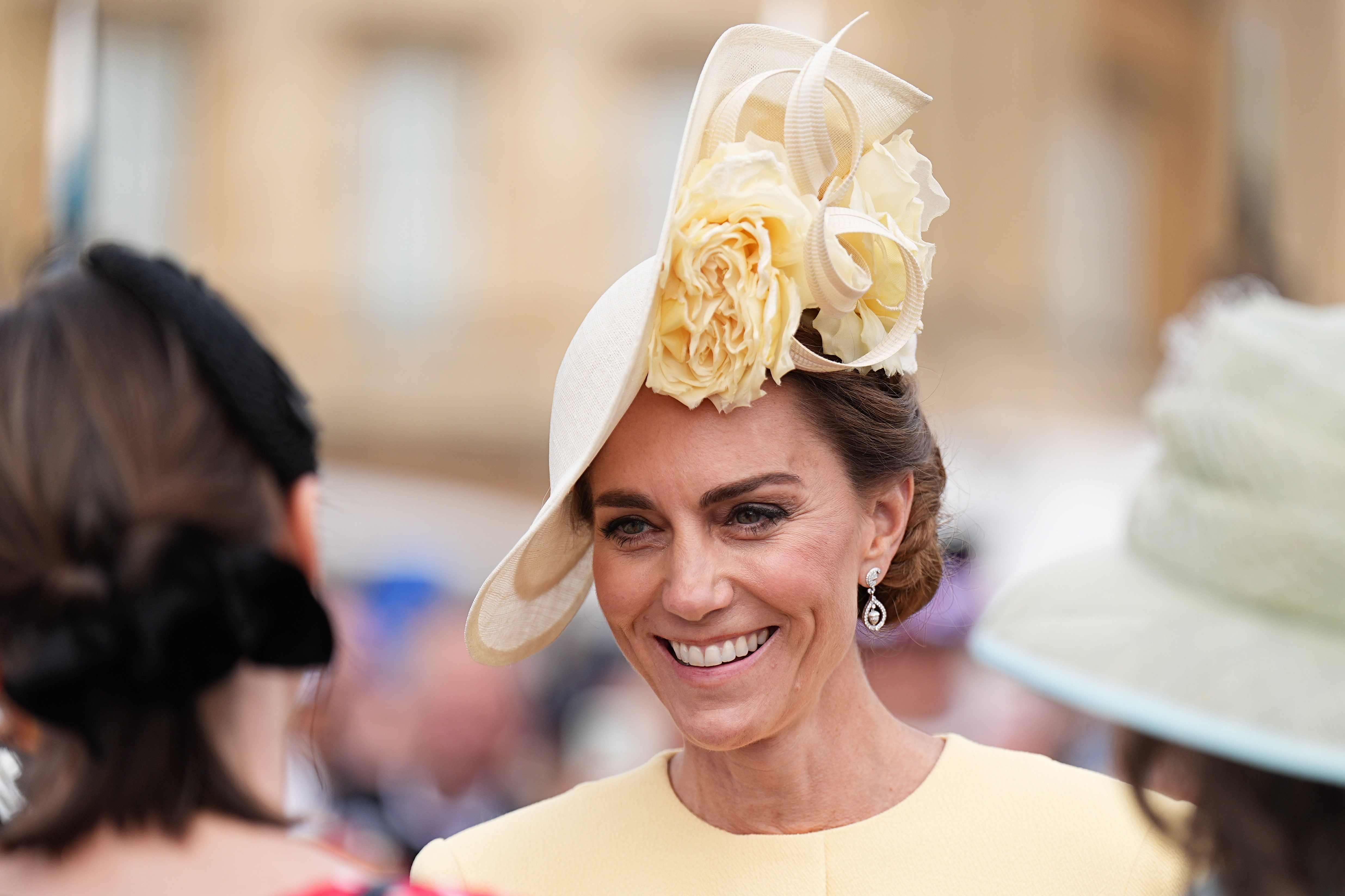Prințesa Kate, apariție plină de eleganță la petrecerea din grădina Palatului Buckingham după 2 ani de absență. GALERIE FOTO