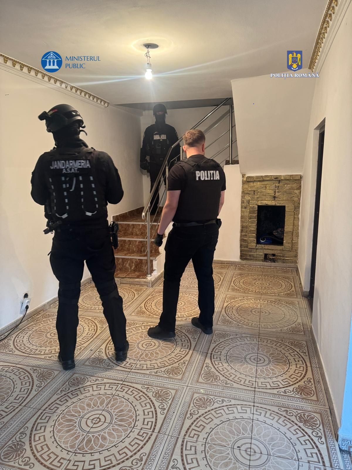 Percheziții de amploare în județul Ialomița. Zeci de persoane sunt bănuite de deținerea ilegală de arme și muniții. VIDEO