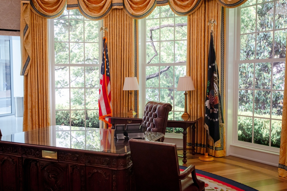 Reuters: Liderii străini s-ar putea de-acum să se gândească de două ori înainte de a accepta o invitaţie în Biroul Oval