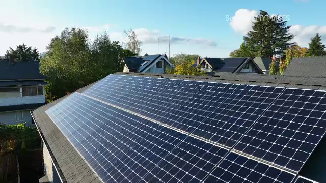 Cum dezvoltă companiile românești soluții pentru prosumatorii care aleg energia verde. De la garaje solare la roboți