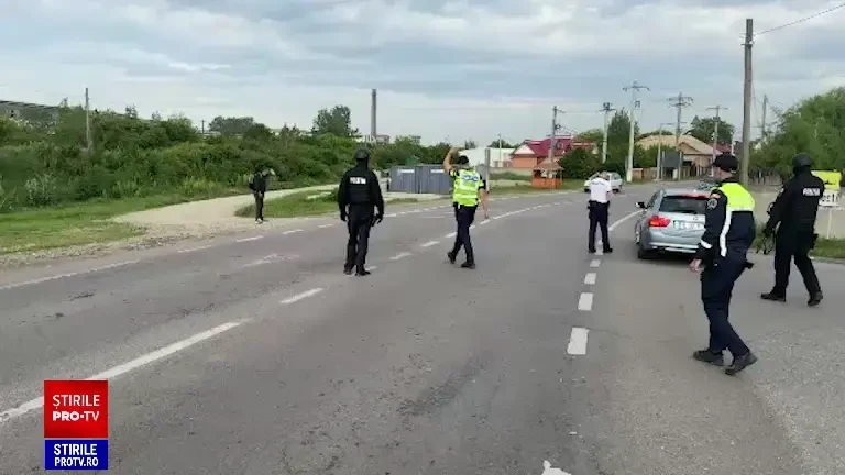 Percheziții de amploare în județul Ialomița. Zeci de persoane sunt bănuite de deținerea ilegală de arme și muniții. VIDEO