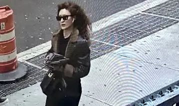 Bruneta cu foarfecă, căutată de Poliție. A înjunghiat bărbatul care i-a făcut poze din greșeală