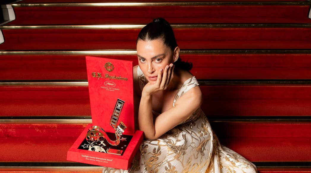 Catrinel Menghia, premiată la Cannes cu trofeul Starlight. Ținuta cu care a atras toate privirile. GALERIE FOTO