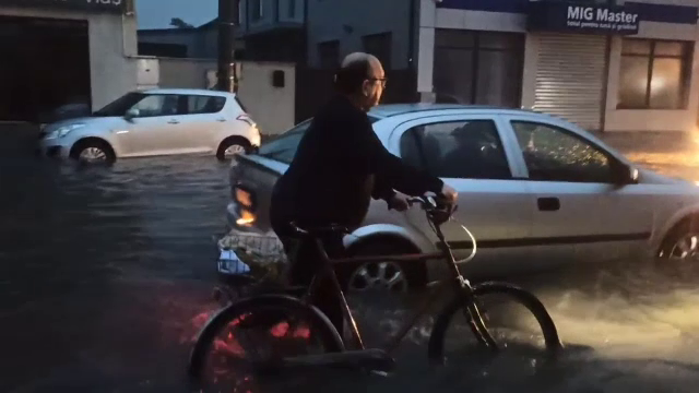 Ploile torențiale și grindina fac ravagii în toată țara. ”E nenorocire!”
