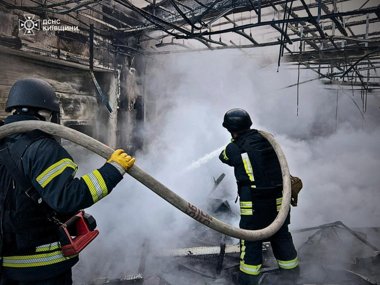 Kievul, în alertă după un atac combinat cu drone și rachete rusești. Opt persoane au fost rănite