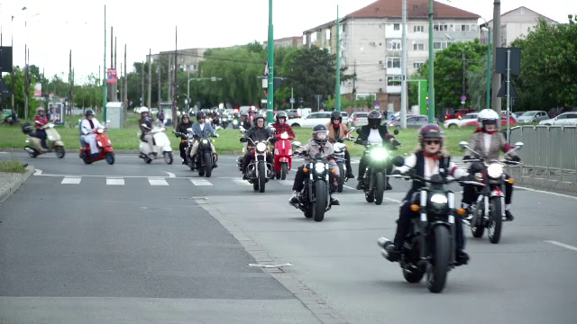 Paradă pe două roți în costume elegante. Motocicliștii din Timișoara au strâns fonduri pentru o cauză nobilă