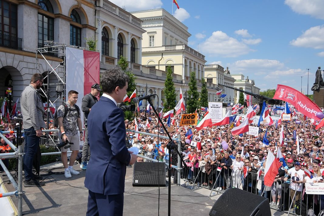 În fața a zeci de mii de polonezi, Nicușor Dan a ținut un discurs emoționant în română, încheiat în limba poloneză