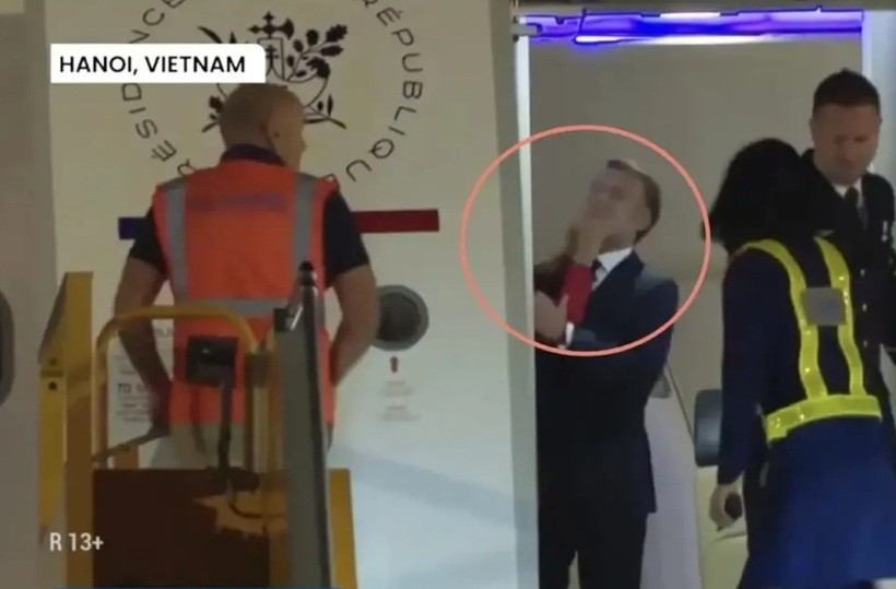 Ce i-ar fi spus Brigitte lui Emmanuel Macron după ce l-a lovit cu palmele peste față, explică un expert în cititul pe buze