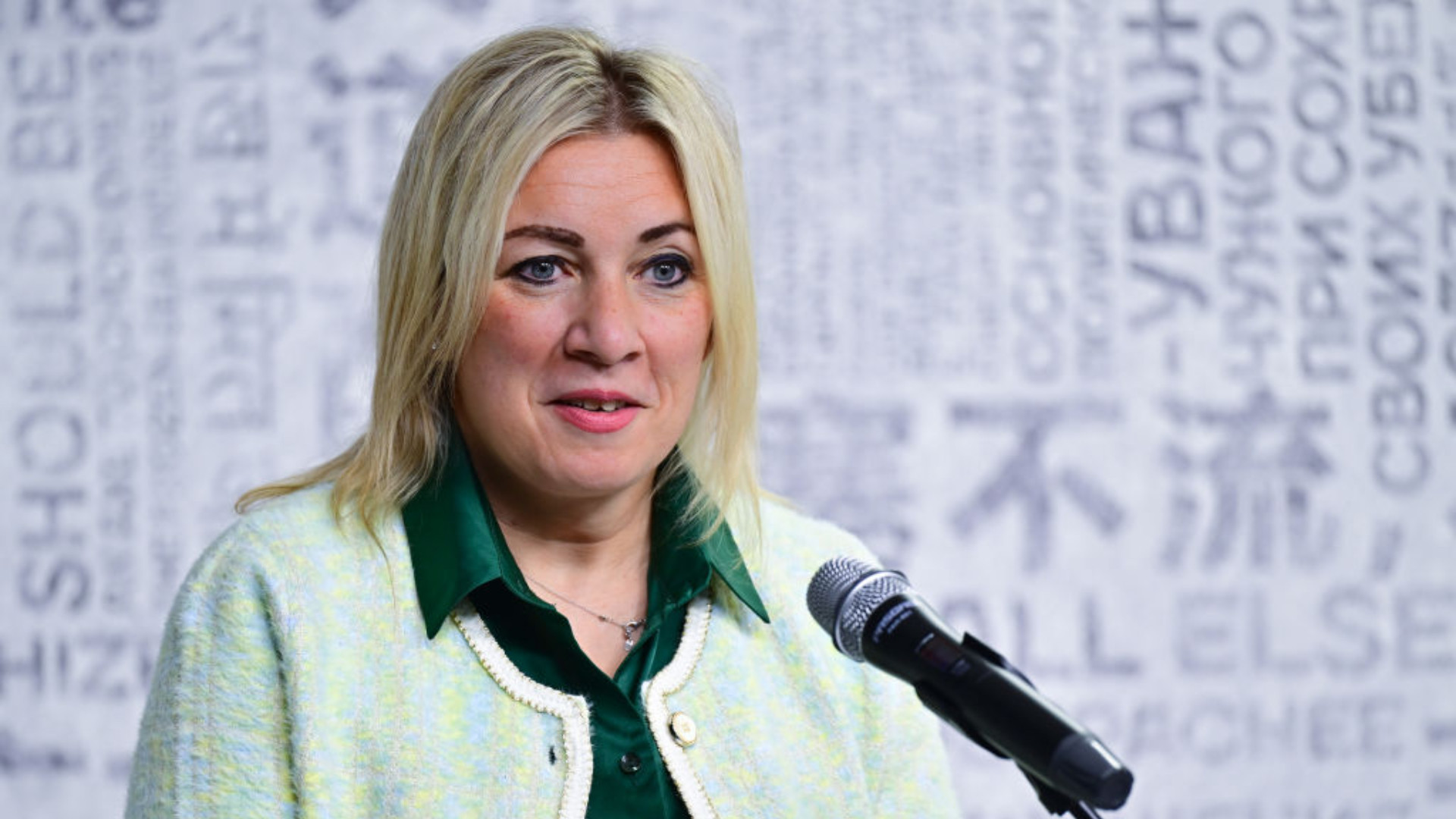 Maria Zaharova glumește pe seama președintelui Franței: Macron a fost lovit de „mâna Kremlinului”