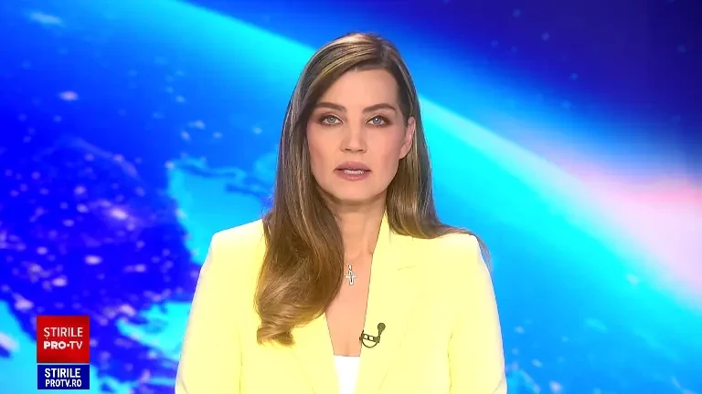 Momentul în care un bărbat sparge parbrizul unui șofer de 18 ani, din Sibiu. Credea că tânărul ademenea copii cu dulciuri