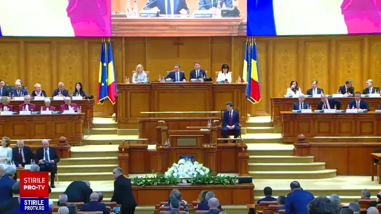 Moment neobișnuit în Parlamentul României. Parlamentarii au stat la rând ca să facă selfie-uri cu Nicușor Dan