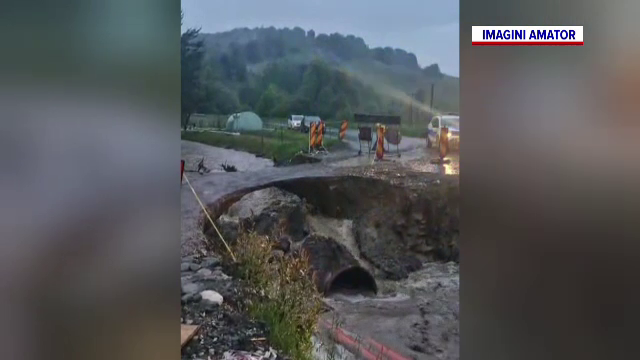 Ploile torențiale au făcut prăpăd în județul Covasna. Aproape 150 de oameni au fost evacuați din două sate