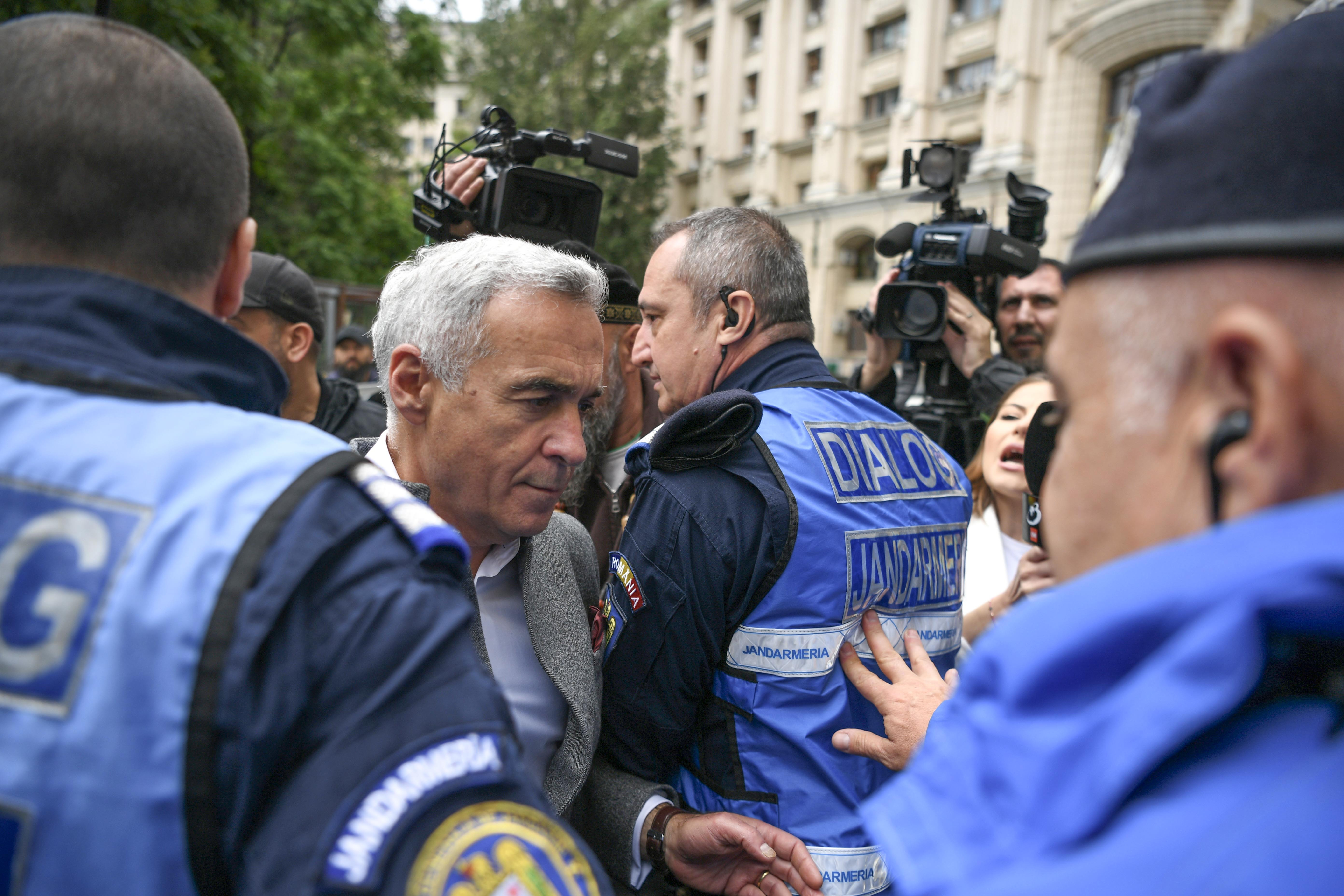 Călin Georgescu, cercetat pentru propagandă legionară, rămâne sub control judiciar