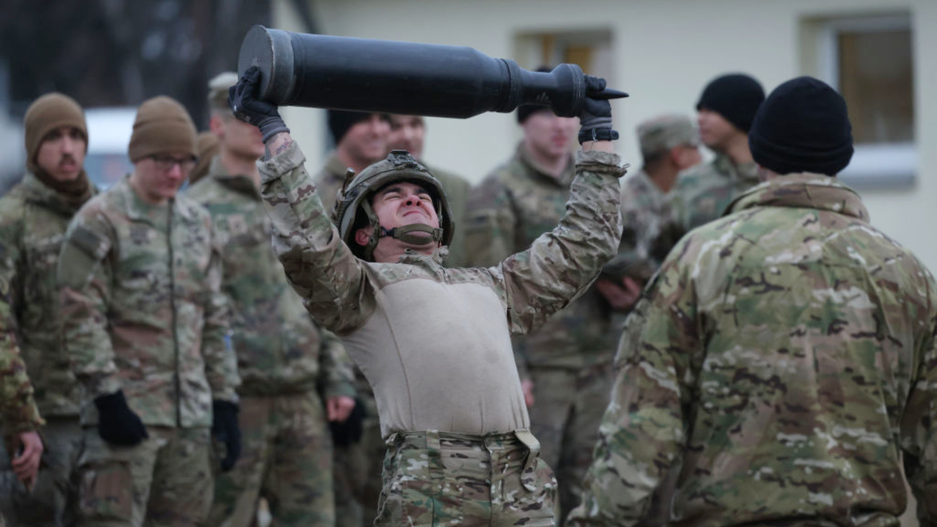 Un stat NATO reintroduce serviciul militar obligatoriu. Tinerii de 19 ani vor face două luni de instruire și vor fi plătiți