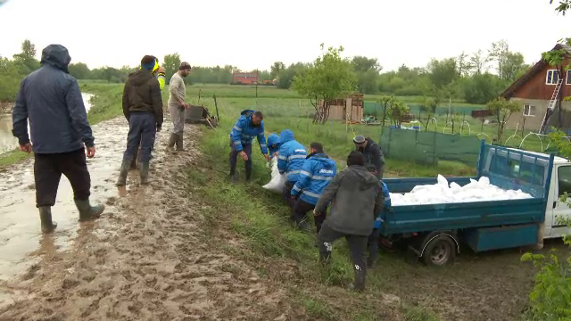 România, sub ape. Cod roșu de inundații în 11 județe. „Trebuie să ne pregătim pentru ce-i mai rău”