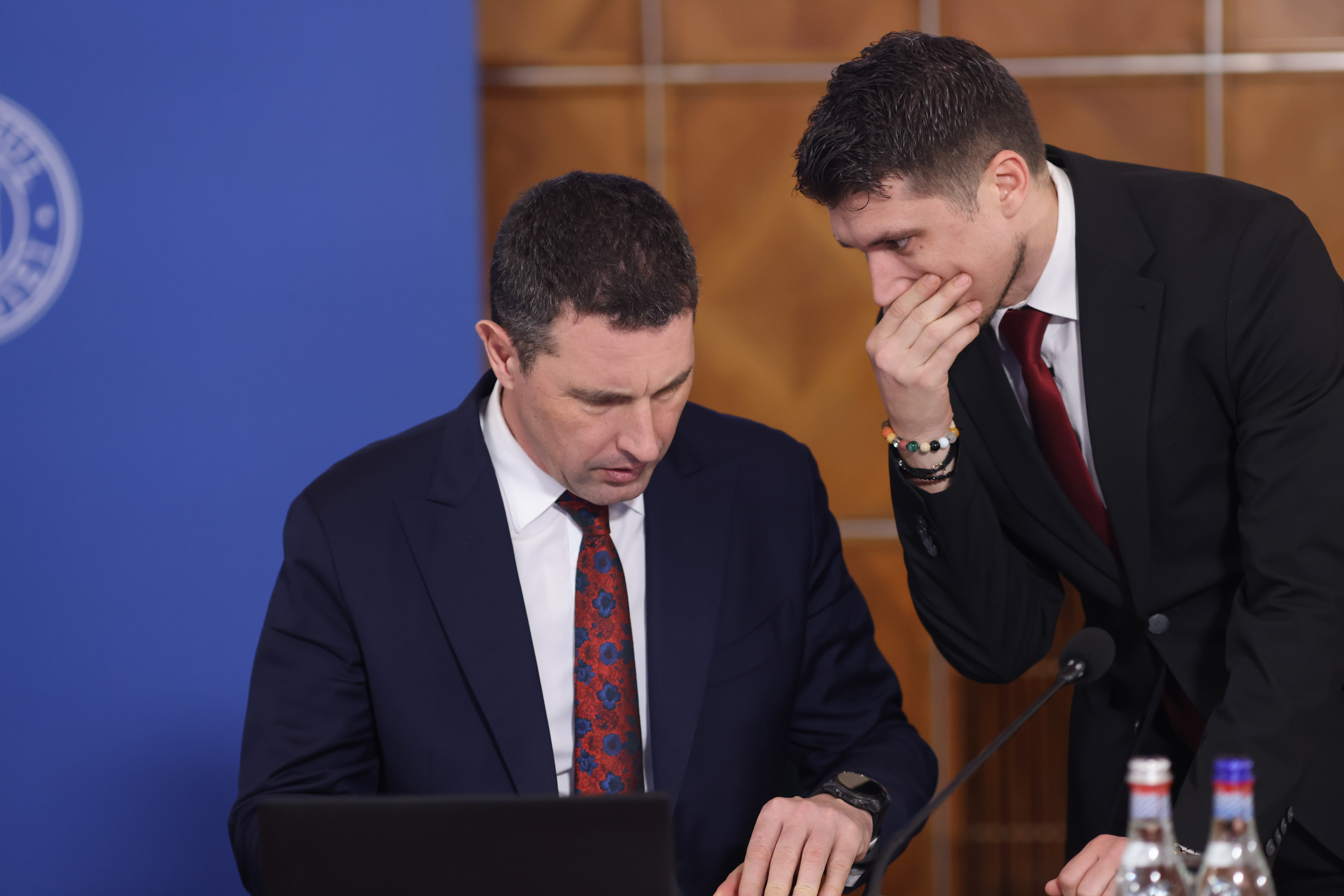 Directorul de la stat despre care vicepremierul Barna spune că ”muncește de crapă”, dar să nu se mai laude cu salariul