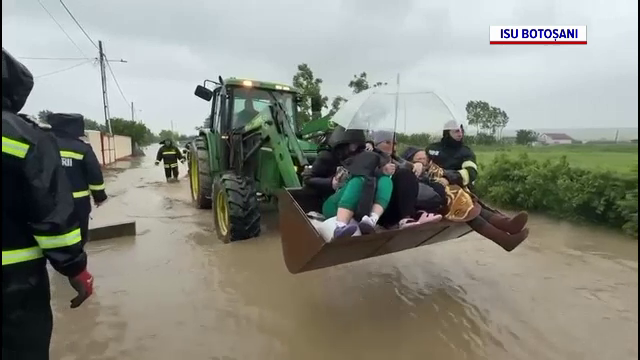 Evacuări masive în mai multe sate din România, în urma inundațiilor devastatoare. „Nu mai pot. Nici nu știm unde ne ducem”