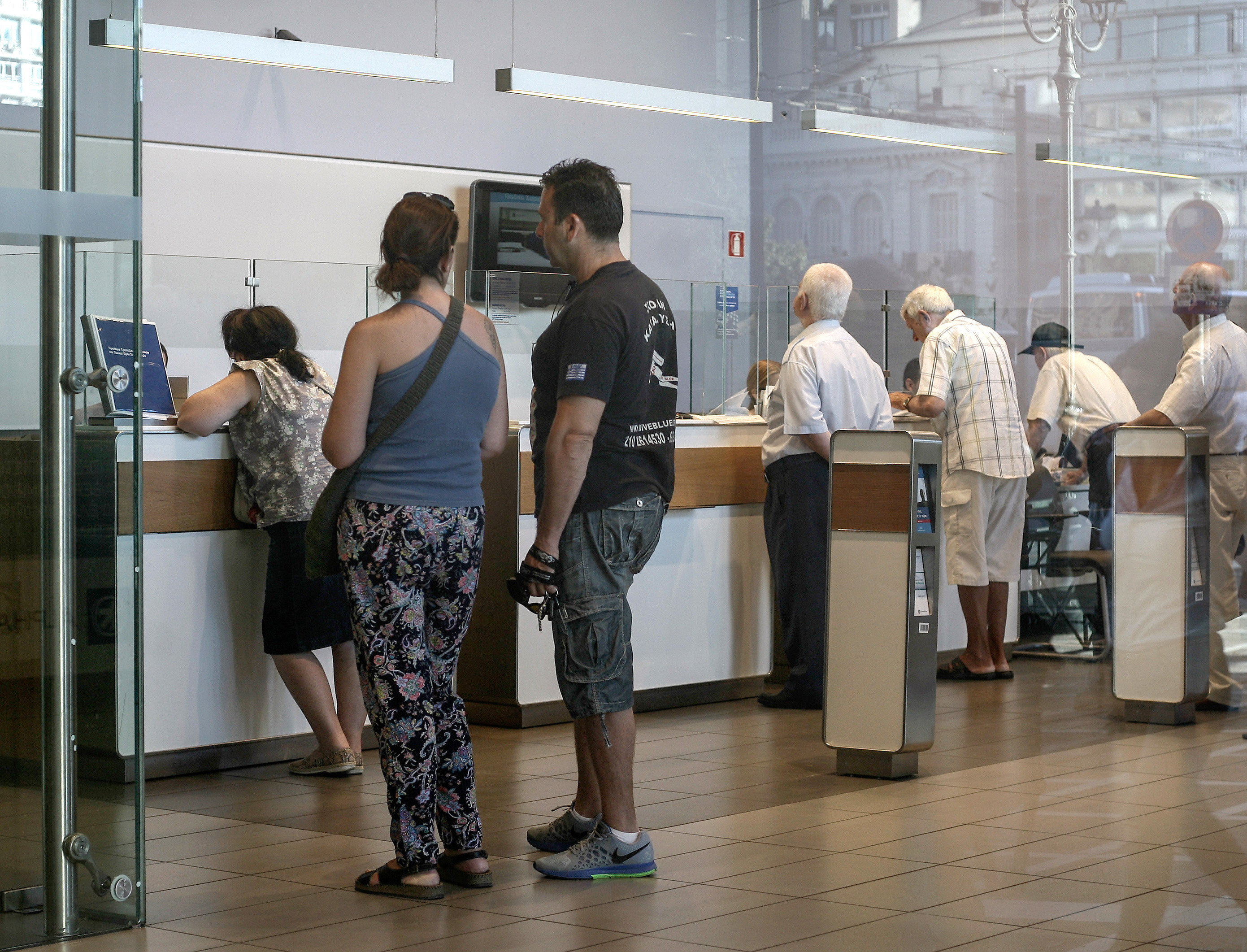 Fuziunea a două mari bănci din România, pe ultima sută de metri. Ce se întâmplă cu creditele și depozitele clienților