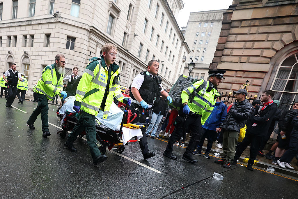 Cum a reușit mașina care a spulberat fanii lui Liverpool să intre în zona interzisă traficului. Atacatorul a profitat rapid