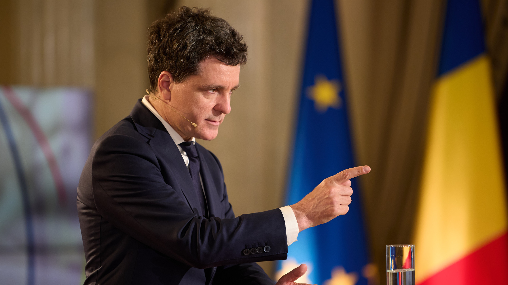 Ce spune Nicușor Dan despre decizia CCR prin care demnitarii își pot ascunde averile pe numele soților și copiilor