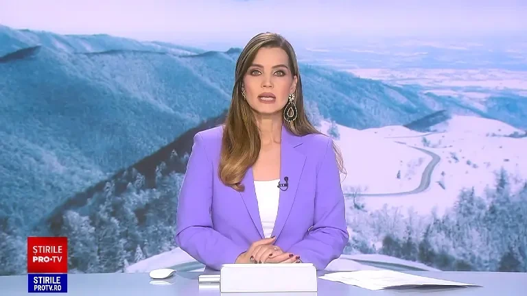 Șoseaua Transalpina, aflată la peste două mii de metri altitudine, a fost acoperită cu un strat de zăpadă viscolită, care a depășit un metru în unele locuri